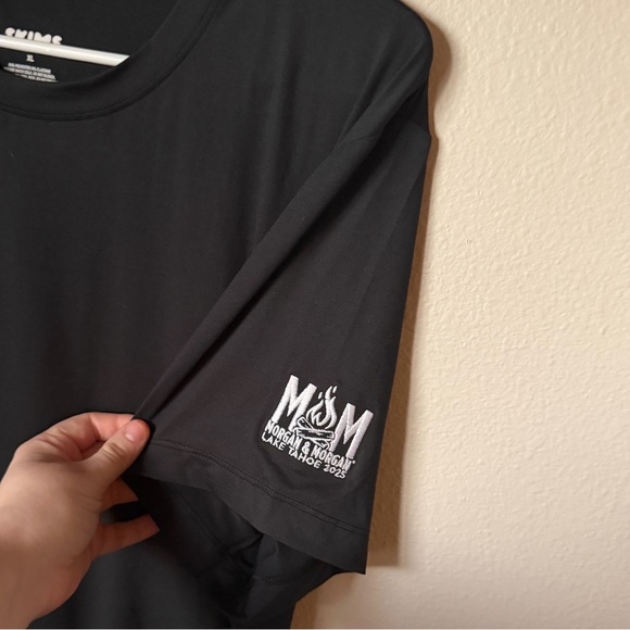 SKIMS Black Short Sleeve With Company Logo - Picture 4 of 5